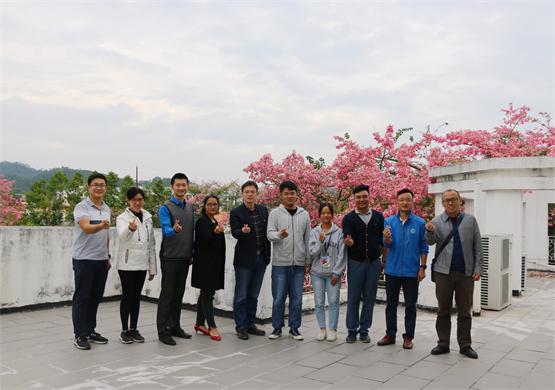 与会代表合影留念.jpg