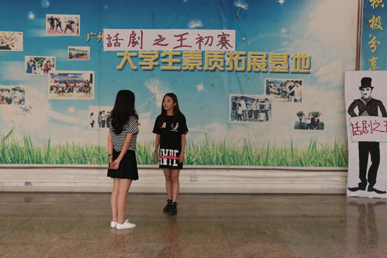 02同学们在对台词.JPG