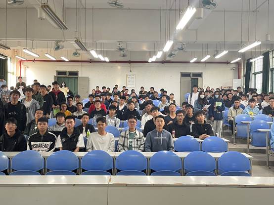 说明: C:\Users\Administrator\Desktop\12月7日至12月12日\【班级投稿】21级电子信息工程标兵宣讲活动\图片\大合照.jpg