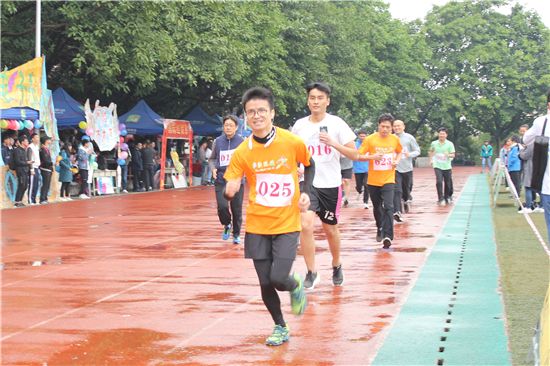 03奋力奔跑.jpg