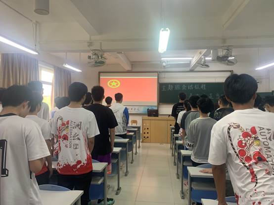 说明: C:\Users\Administrator\Desktop\4月4日至4月21日\【班级投稿】“树牢总体国家安全观,感悟新时代国家安全成就,喜迎二十大”主题班会——21级自动化2班\奏唱团歌.jpg
