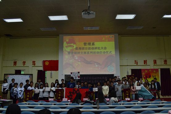 图6.团日活动评比大赛大合影.jpg