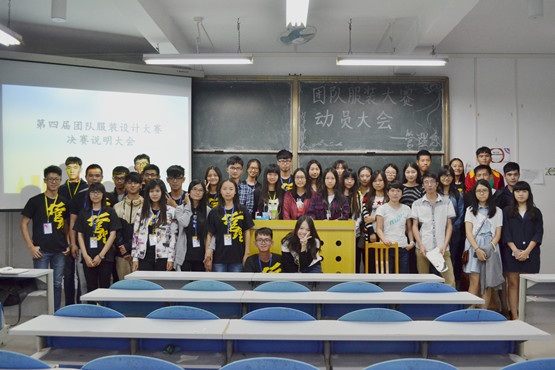图4.全体合影留念.JPG
