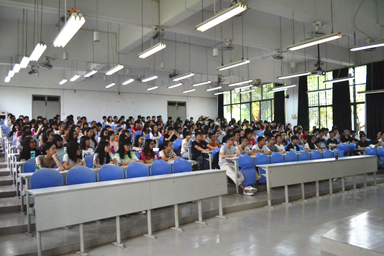 图3.入党启蒙讲座现场.jpg