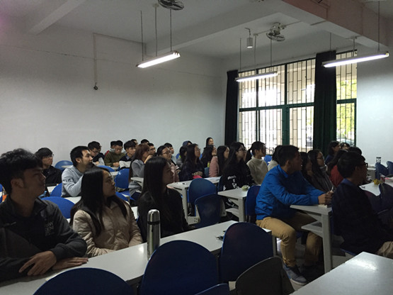 图2.同学们在认真听讲.jpg