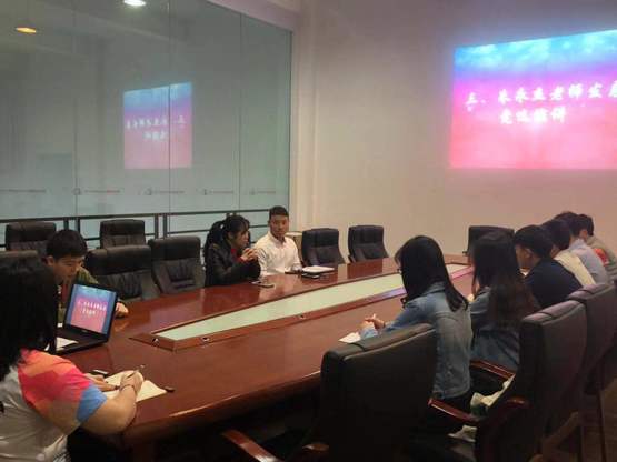 1552993546464004070.jpg 朱永杰老师发表竞选演讲.jpg